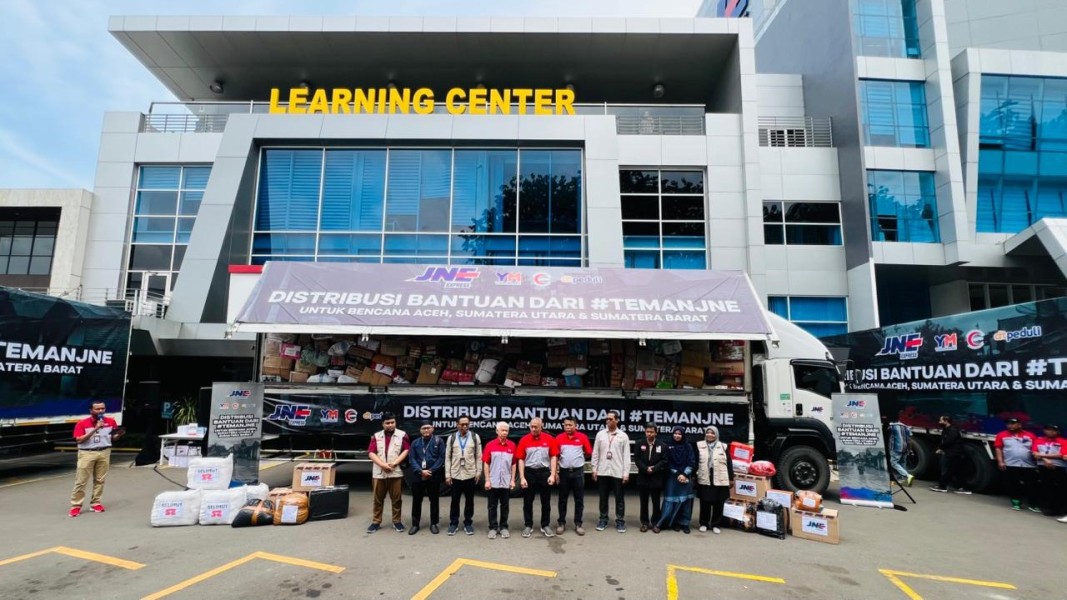 Lebih Dari 500 Ton Bantuan Logistik Disalurkan JNE Kepada Warga Terdampak