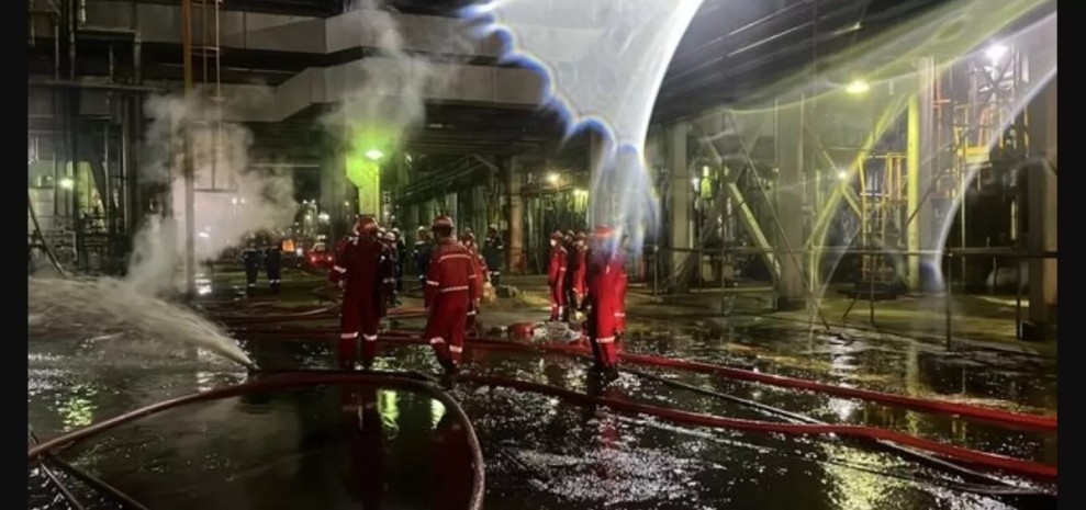 Kilang Dumai Terbakar, Tim Pemadam Fokus Selamatkan Unit