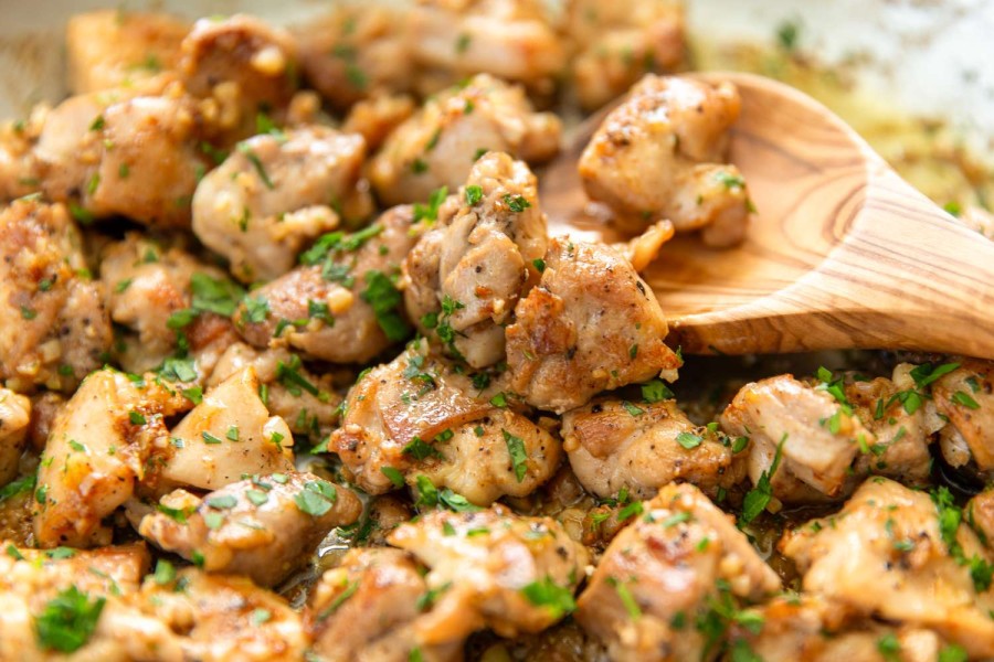 Resep Garlic Butter Chicken Bites untuk Lauk Harian yang Super Praktis