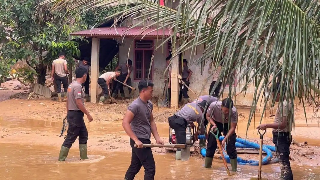 Aksi Kemanusiaan Brimob Sumut Percepat Pemulihan Pascabencana Tapanuli Tengah