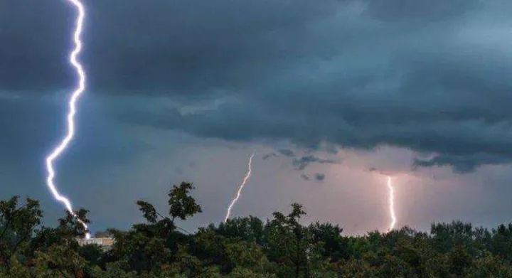 BMKG Ingatkan Risiko Cuaca Ekstrem dan Bibit Siklon Tropis Jelang Nataru