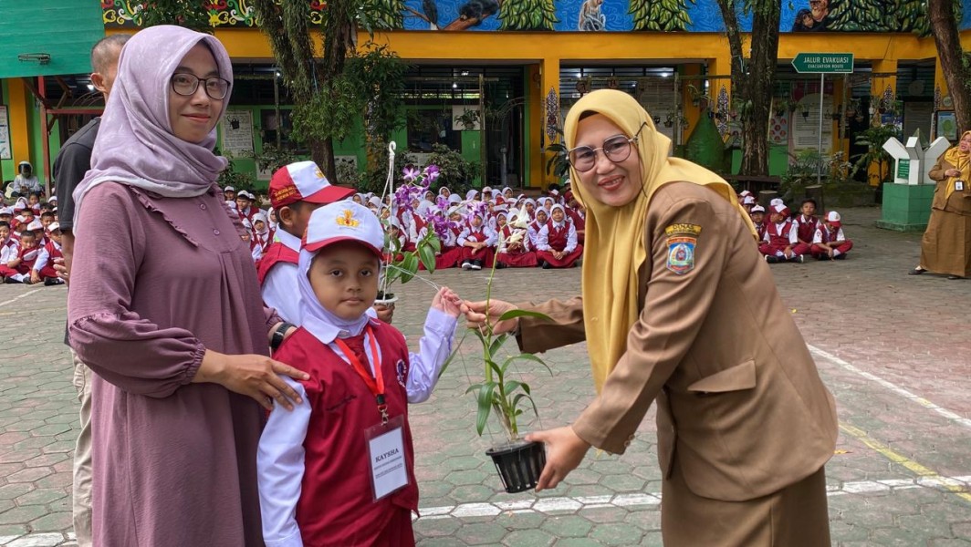 Pendidikan Dimulai dari Rumah: Orang Tua Dukung Hari Pertama Sekolah