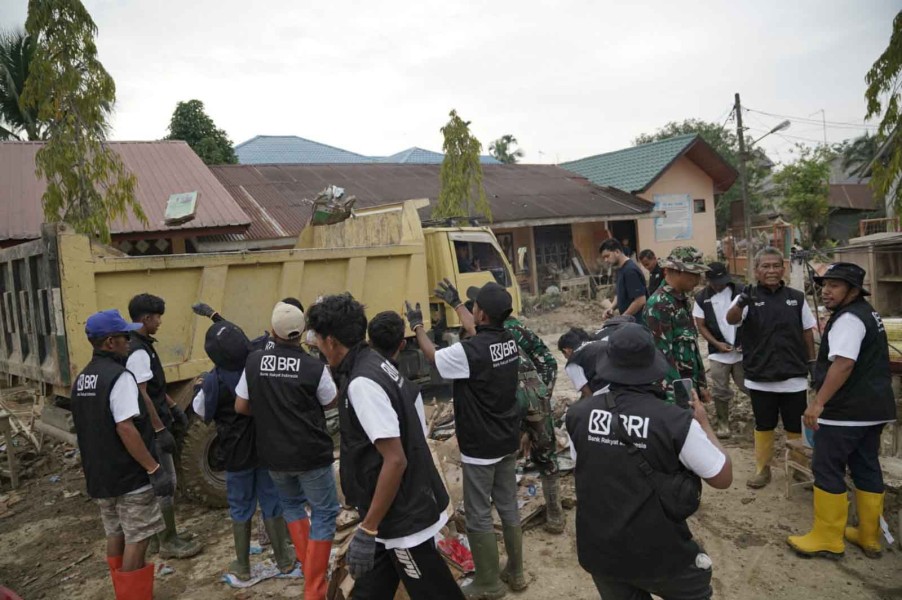 Aksi Relawan BRI Peduli Bantu Pemulihan Sekolah Terdampak Bencana di Aceh