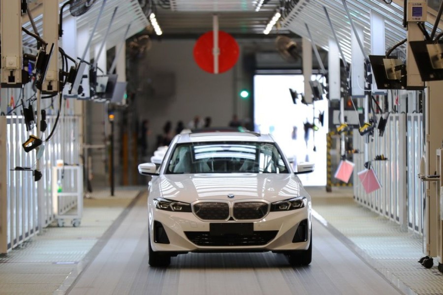 BMW Capai 3 Juta Kendaraan Elektrifikasi, Separuhnya Mobil Listrik