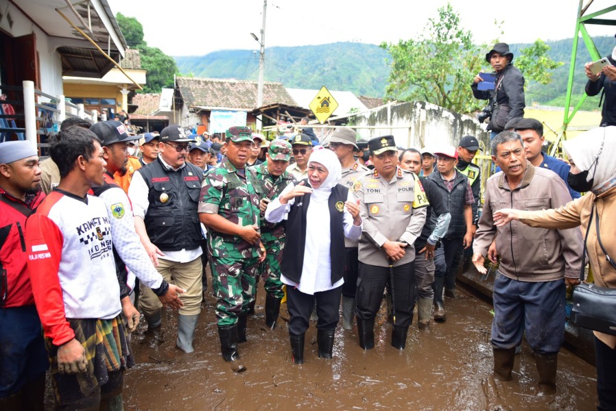 BPBD Jatim Distribusikan Bantuan Logistik untuk Korban Banjir Bandang di Gondang, Bojonegoro