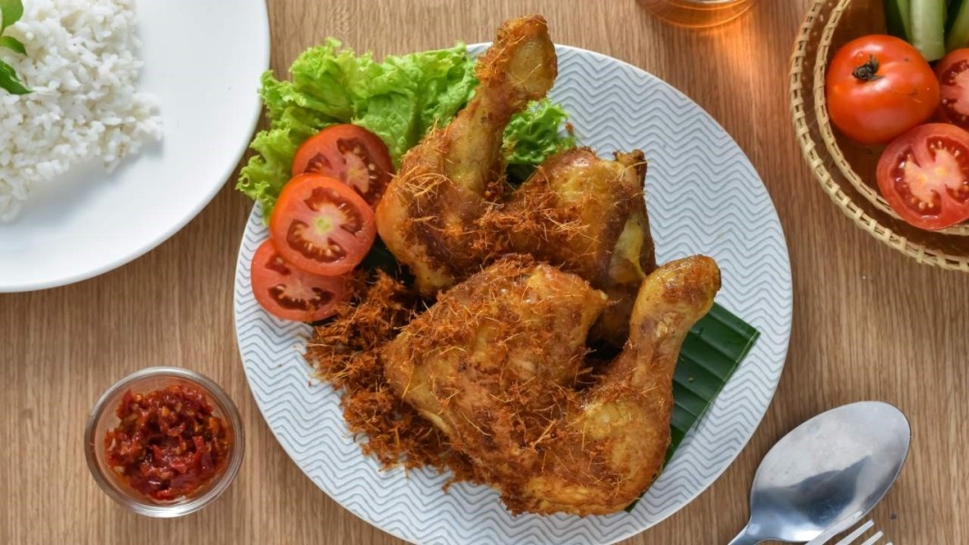 Menjelajah Kuliner Bandung: Rekomendasi Ayam Goreng Lezat dan Menggugah Selera