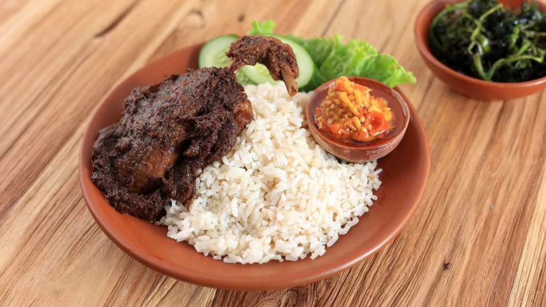 Kuliner Bebek Jakarta, Dari Bumbu Hitam Khas Madura sampai Goreng Legendaris