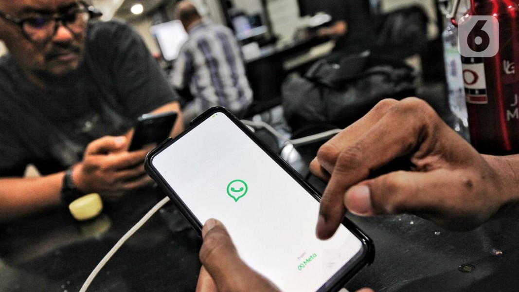 WhatsApp Rilis Deretan Fitur Baru: Dari Stiker Kustom hingga Repost Status, Pengguna Kini Bisa Lebih Ekspresif dan Interaktif