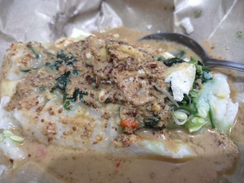 Bubur Rujak Khas Saronggi Sumenep Jadi Menu Buka Puasa Favorit Warga Setempat