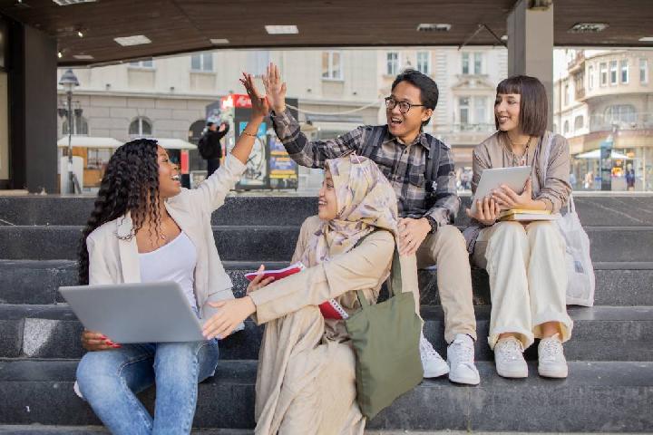 Strategi Gen Z Membangun Relasi di Dunia Kerja