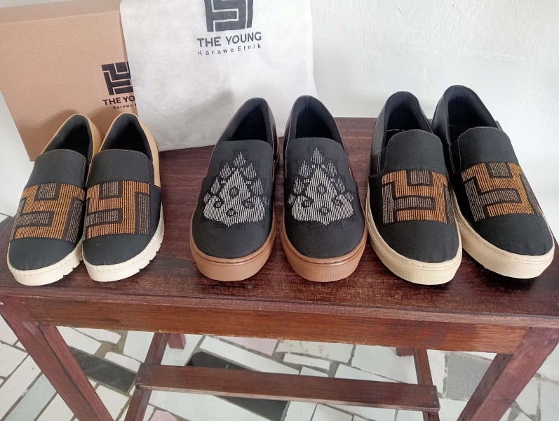 Deallova Hadirkan Produk Sepatu Inovatif Berbahan Kain Tenun Baduy Khas Banten