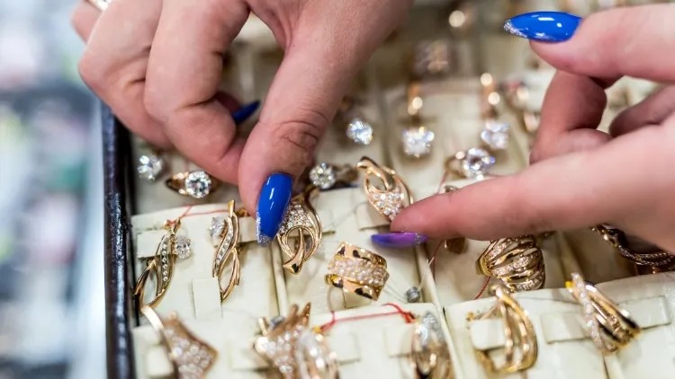 Harga Emas Perhiasan Terbaru Minggu 25 Januari 2026 Semua Kadar