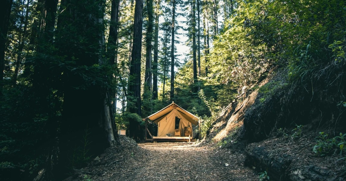 Panduan Lengkap Hiking dan Glamping untuk Pemula Supaya Tetap Aman Nyaman
