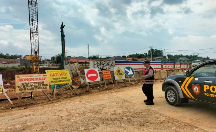 Polsek Pangkalan Intensifkan Patroli Keamanan di Proyek Tol Japek 2 untuk Ciptakan Rasa Aman