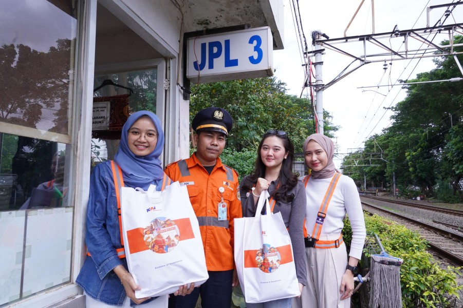 Melalui Gen Z Tilik PJL, KAI Properti Apresiasi Petugas dan Edukasi Keselamatan di Perlintasan Kereta
