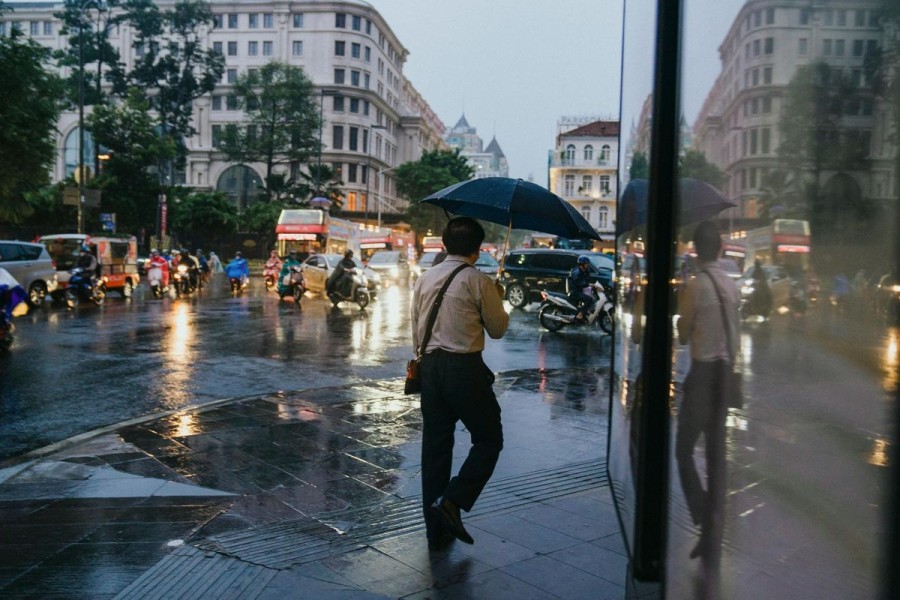BMKG Peringatkan Hujan Lebat Sore Malam Jakarta Disertai Petir Angin