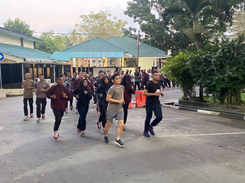 Olahraga Pagi Jaga Kebugaran Personel Samapta
