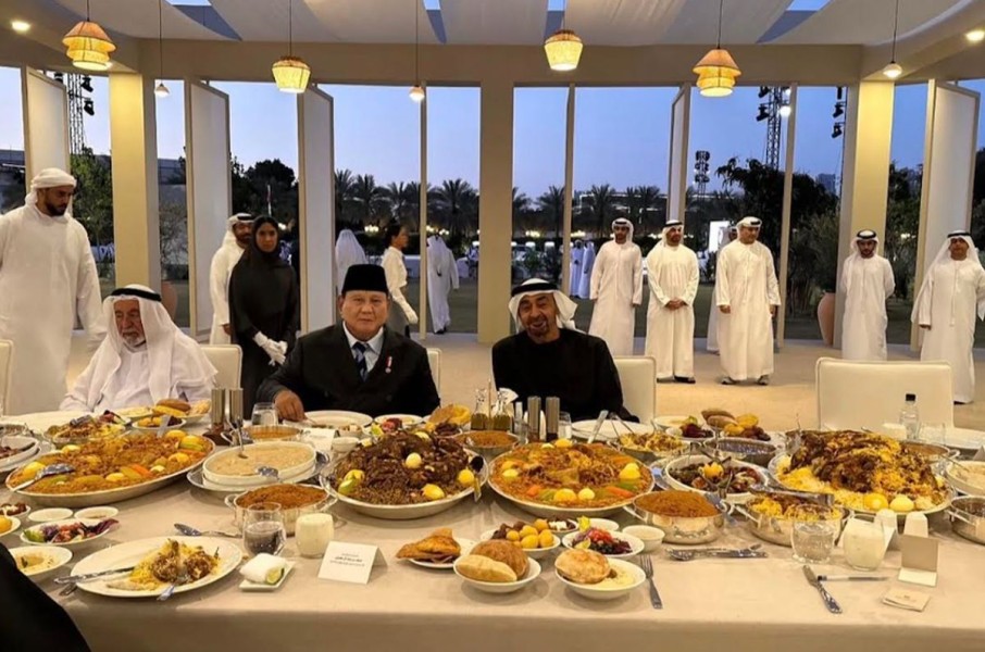 Momen Hangat Prabowo Subianto dan MBZ Buka Puasa di Abu Dhabi