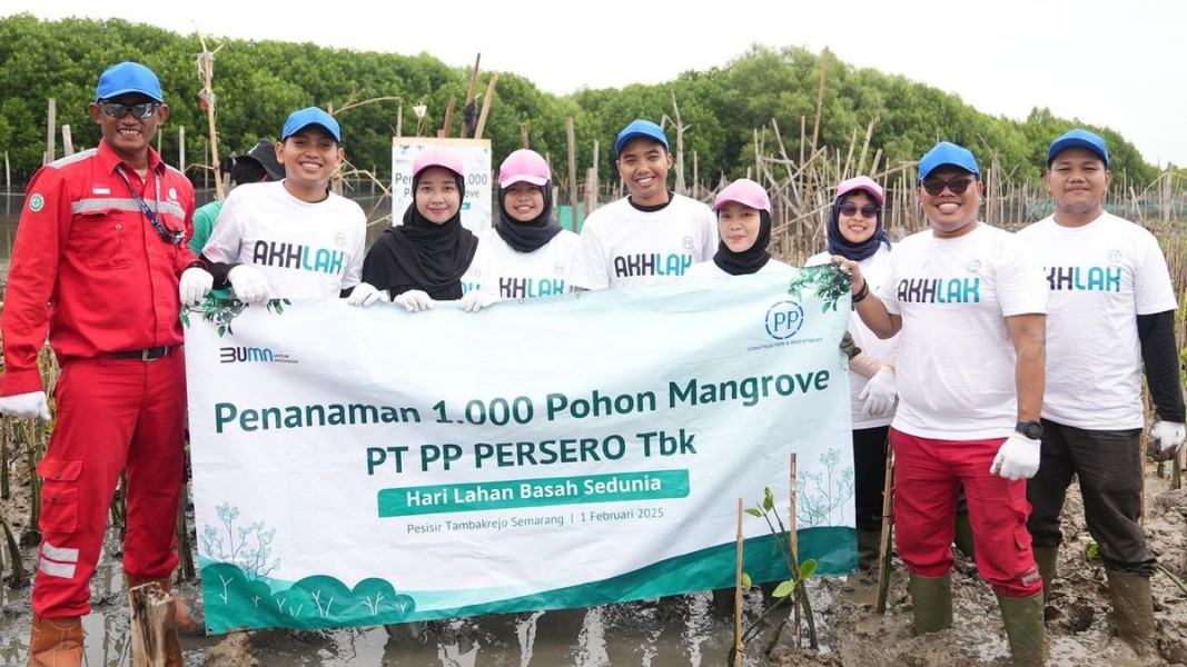 PT PP Tanam 1.000 Mangrove di Pantai Tambakrejo: Perlindungan dari Abrasi dan Perubahan Iklim