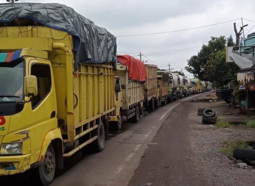 Warga Resah, Tumpahan Batu Bara Cemari Jalan Probolinggo: Polisi Minta Truk Gunakan Jalur Lingkar Utara