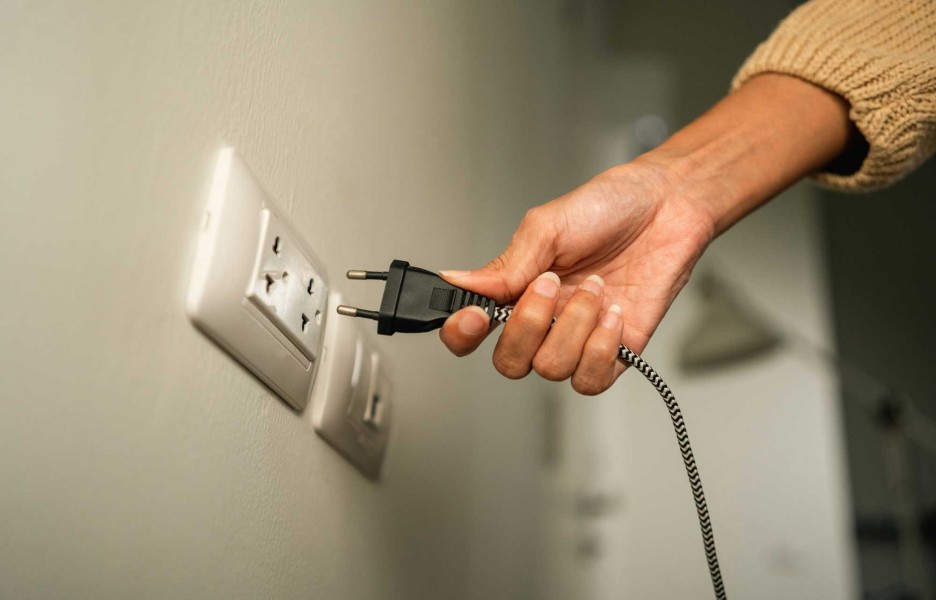 7 Kebiasaan Sepele yang Bikin Tagihan Listrik Naik Tanpa Disadari Penghuni
