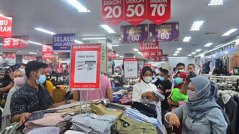Berburu Diskon Lebaran, Warga Serbu Pusat Perbelanjaan dengan Potongan Harga Hingga 70 Persen untuk Persiapan Hari Raya
