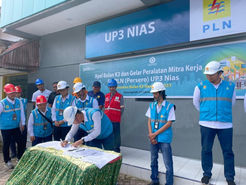 Pastikan Suplai Listrik Aman, PLN Gelar Apel Siaga Nataru 2024 di UP3 Nias