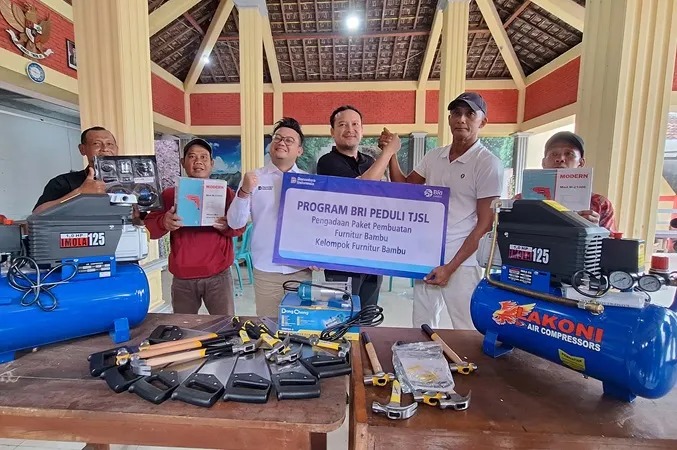 BRI Peduli Bersama Banyu Biru Salurkan Bantuan Alat Produksi Kelompok UMKM