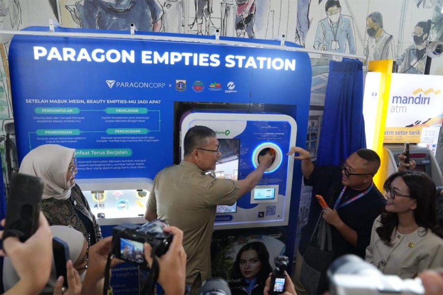 ParagonCorp Luncurkan PES Daur Ulang Kemasan Kosmetik di Halte Transjakarta