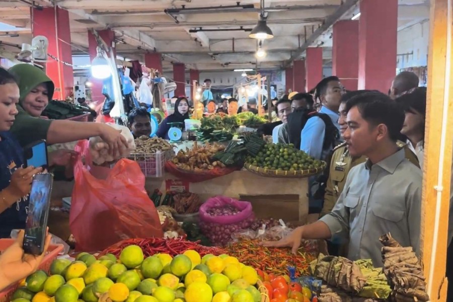 Wapres Gibran Tinjau Harga Pangan Menjelang Natal 2025