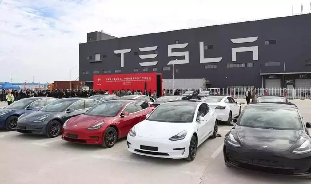 Tesla Bangkit dengan Lonjakan  Penjualan, BYD Tetap Kuasai Pasar Mobil Listrik