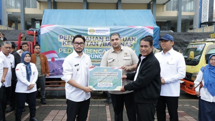 Mentan Amran Pastikan Bantuan Cepat Untuk Korban Bencana di Cisarua