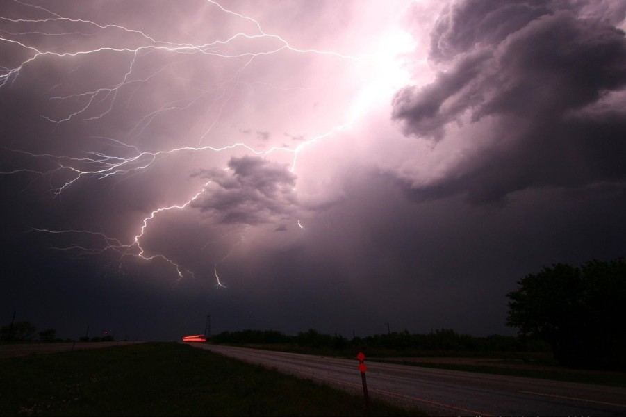 BMKG Keluarkan Peringatan Hujan Disertai Potensi Petir Meluas Pada Hari Ini