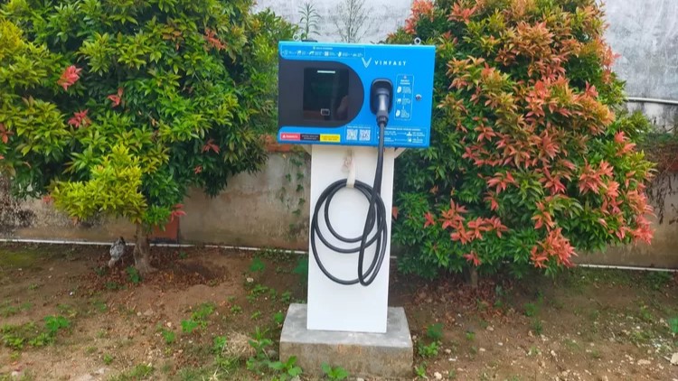 Transisi Energi Diperkuat PLN dengan SPKLU R2 dan Becak Listrik