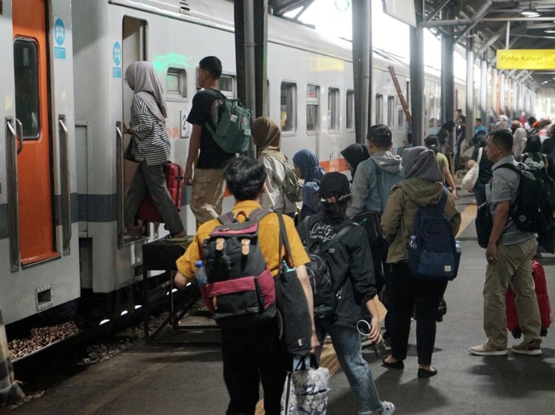 Kereta Api Semakin Populer di Kalangan Wisatawan Asing, Tercatat 33 Ribu WNA Menggunakan Layanan KA di Wilayah Daop 4 Semarang