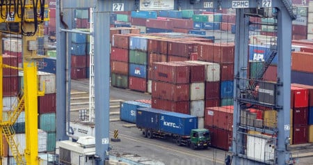 Kinerja Impor Indonesia Oktober 2025 Turun, Migas Menjadi Faktor Utama