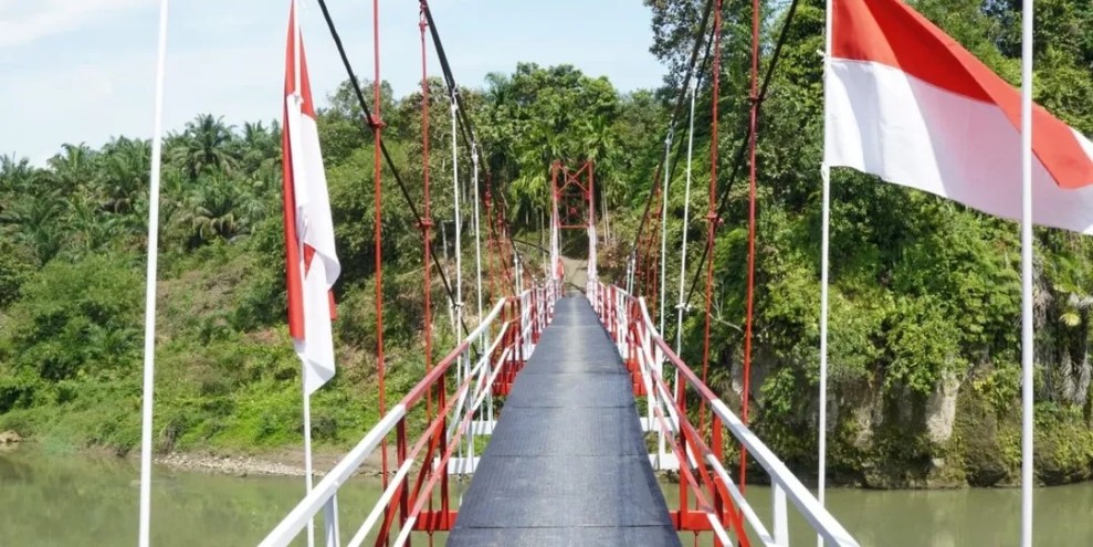 TNI AD Perbaiki Jembatan Dogang Sumut, Akses Lancar Kembali