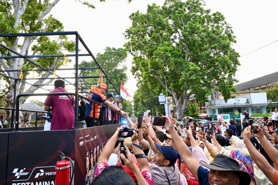 Luar Biasa! Riders Parade Pertamina Grand Prix 2024 Disambut dengan Semangat Tinggi