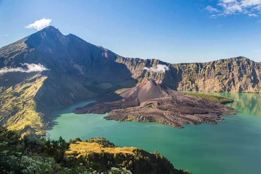 Menjelajahi Keindahan Alam Gunung Rinjani Lombok