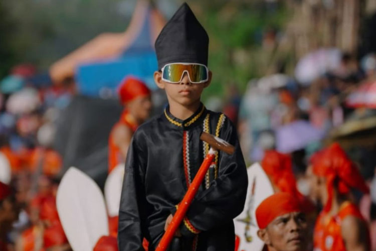 Mengenal Pacu Jalur, Balap Perahu Tradisional Riau yang Viral