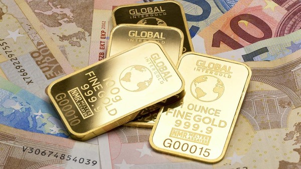 Emas Dunia Cetak Rekor Tertinggi, Tembus di Atas USD 3.900 per Ons
