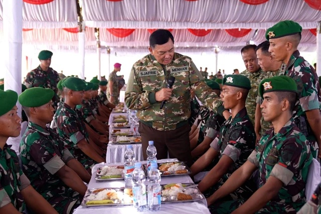 Menhan Pantau Peran TNI Yonif TP 828 di Kalsel