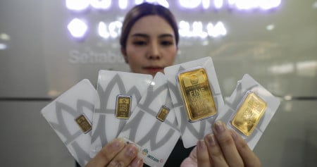 Harga Emas Antam Turun, Peluang Bagi Investor Cermat Hari Ini