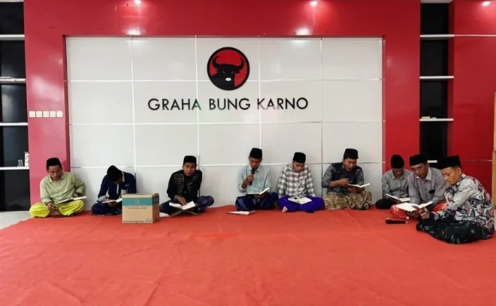 PDI Perjuangan Pamekasan Mengisi Bulan Ramadan Dengan Kegiatan Tadarus Alquran Bersama