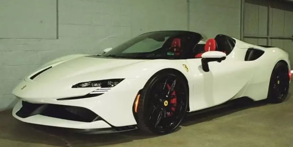 Ferrari Luncurkan Mobil Listrik Pertama dengan Desain Jony Ive Modern