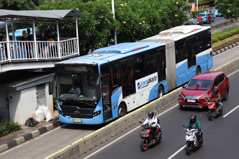 DKI Wajibkan ASN Naik Transportasi Umum Setiap Rabu, Langkah Nyata Kurangi Kemacetan dan Polusi