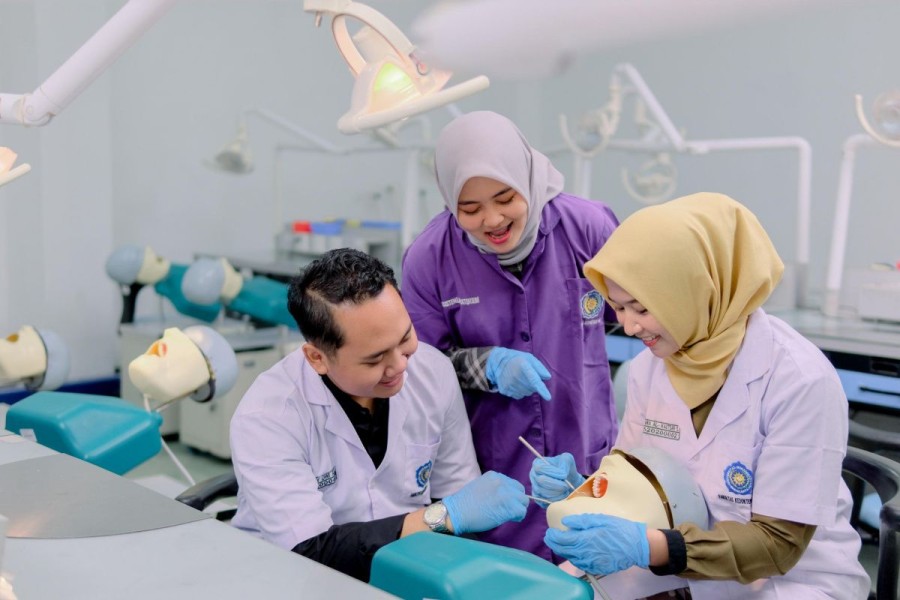 Dokter Gigi Muda UMS Tampil Menginspirasi