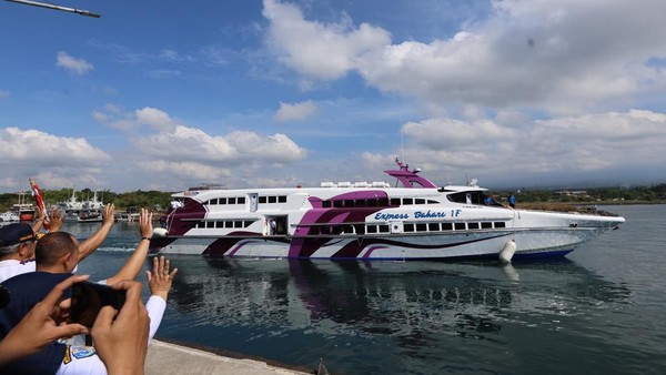 Penyeberangan Cepat Banyuwangi Denpasar Resmi Dibuka