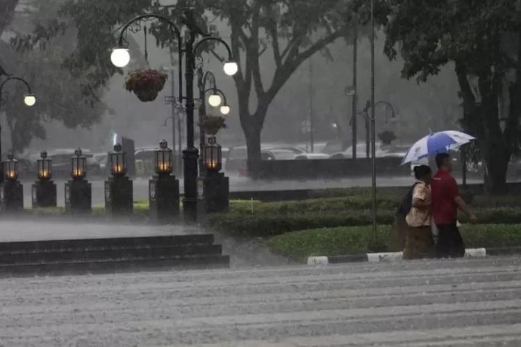 BMKG Ingatkan Waspada Cuaca Ekstrem di Akhir Tahun 2025 hingga 2026