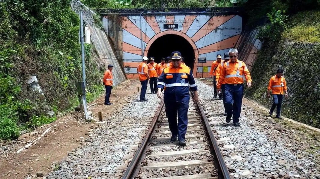 KAI Lakukan Cek Kelayakan Rel Malang-Wlingi untuk Persiapkan Angkutan Lebaran 2026